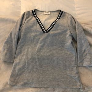 Gray quarter sleeve sweatshirt